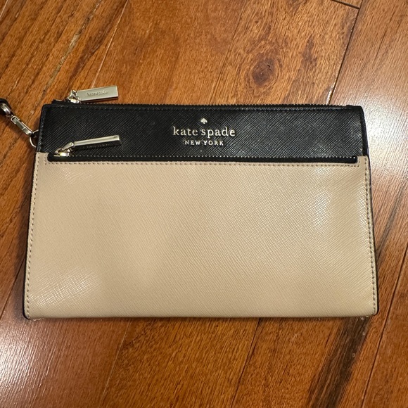 kate spade Handbags - Kate Spade Black and Tan Clutch